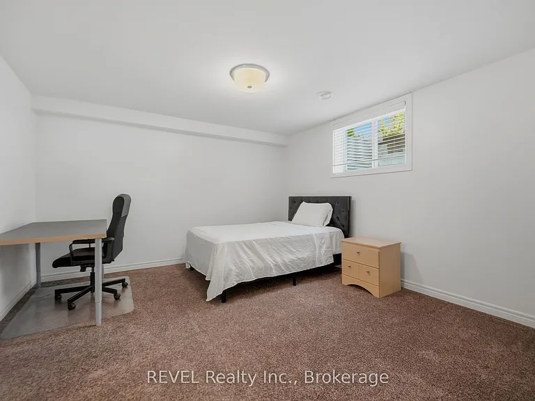39 Pierpoint Dr — Photo 21