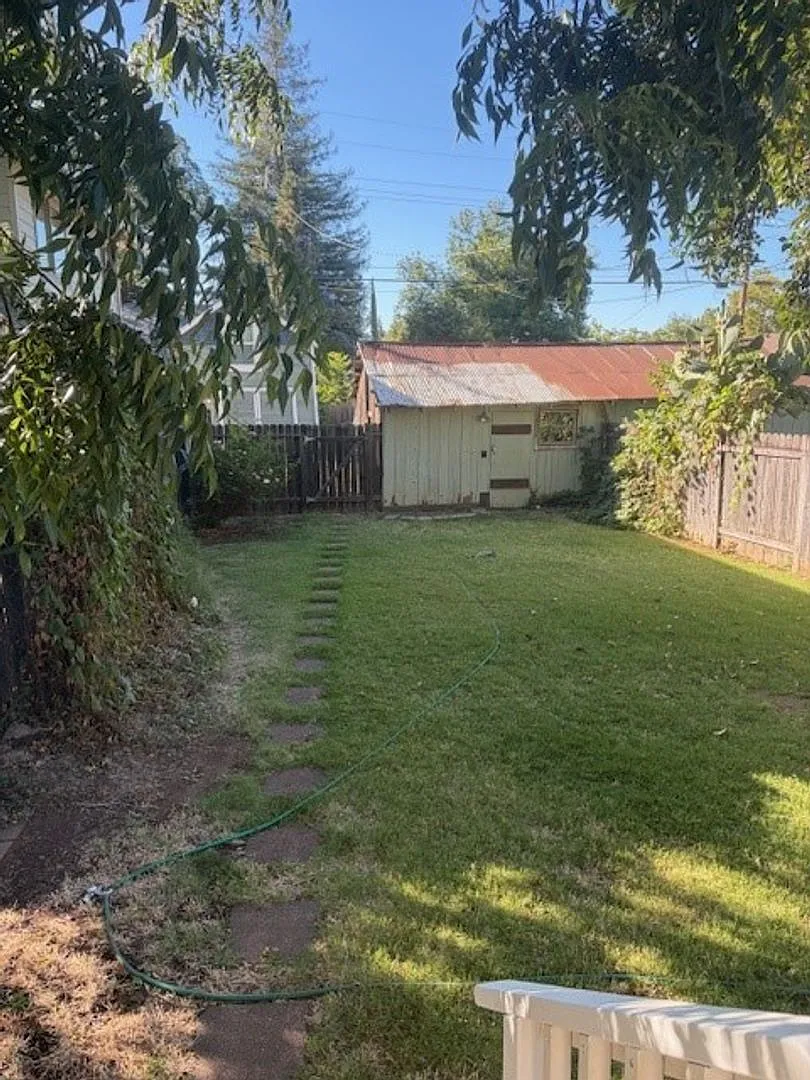 2 Bedroom 1.5 Bathroom Old Folsom Charmer — Photo 4