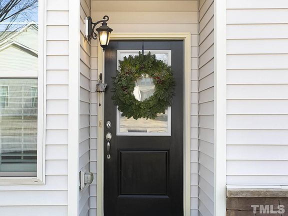 4th image of 11 Plumas Dr