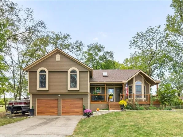 8910 Lexington Ave, De Soto, KS 66018