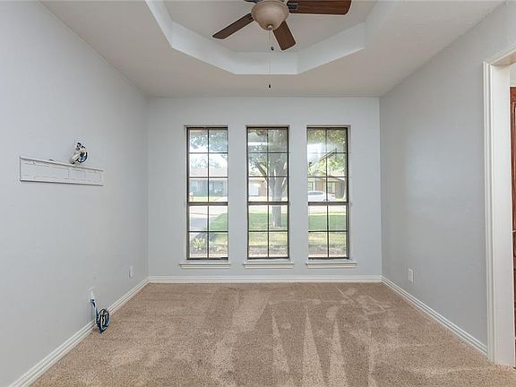 4th image of 309 La Quinta Cir N