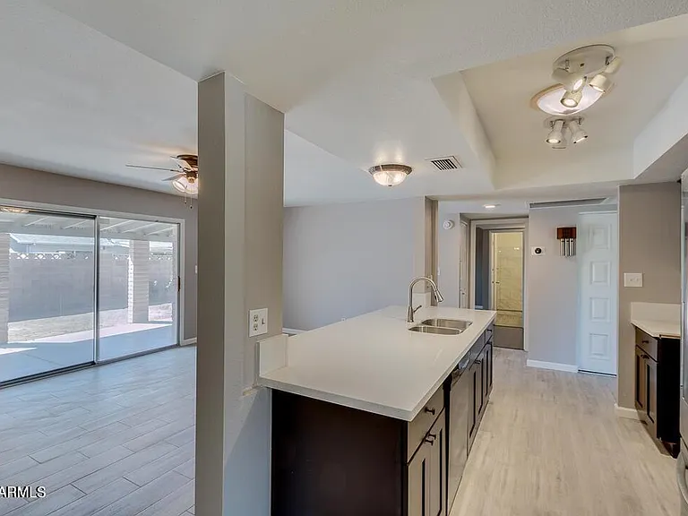 831 E Stephens Dr — Photo 8