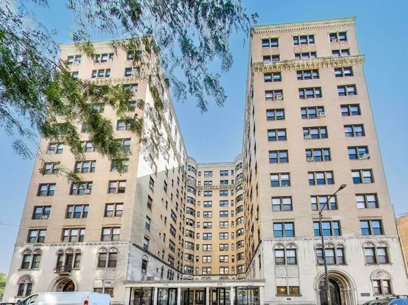 1755 E 55th St APT 804, Chicago, IL 60615