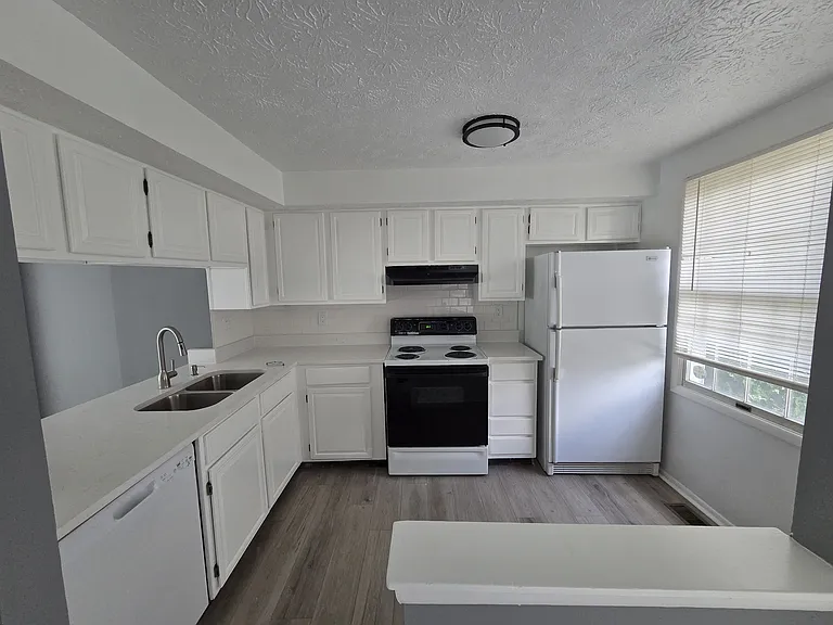 8237 Styers Ct — Photo 2