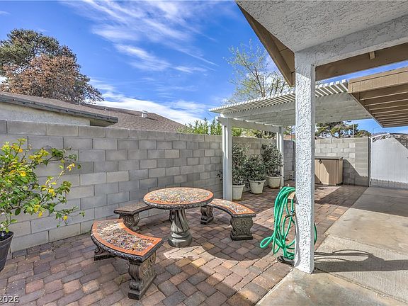 4th image of 4760 Willow Crest Ave