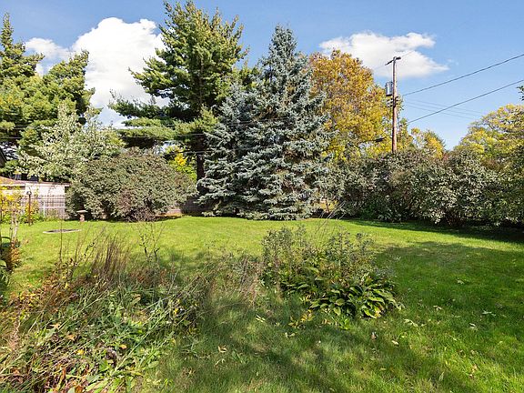 5th image of 6326 Regent Ave N