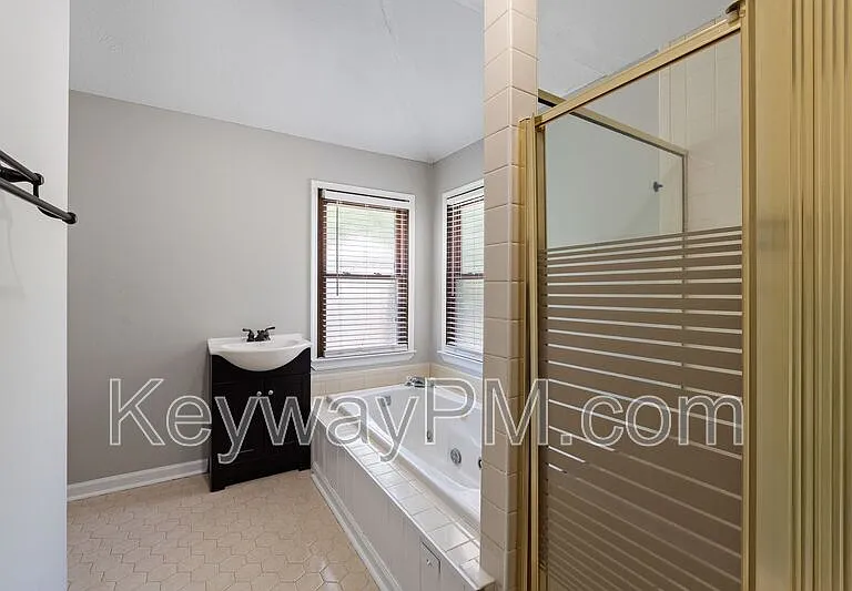 255 Silver Maple Rd — Photo 13