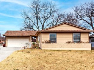 101 E Russell Ave, Bonham, TX 75418