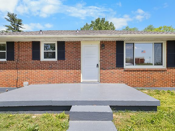 3rd image of 1615 Golf Club Ln