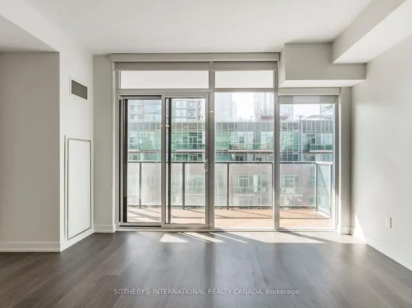 105 George St #713, Toronto, ON M5A 0L4