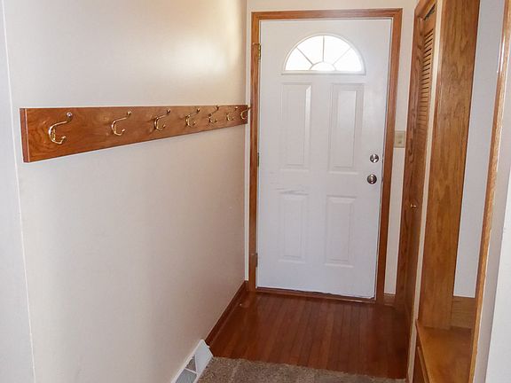 3rd image of 307 Crestwood Ave