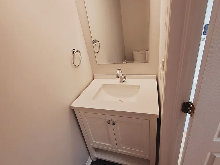 919 Rainbow Cres — Photo 8