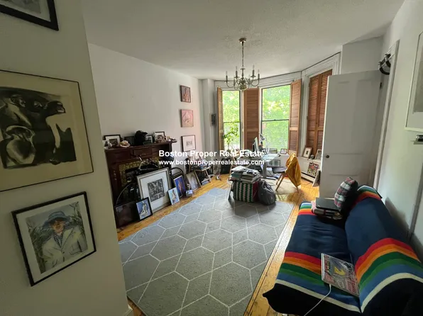 291 Newbury St APT 2R, Boston, MA 02115