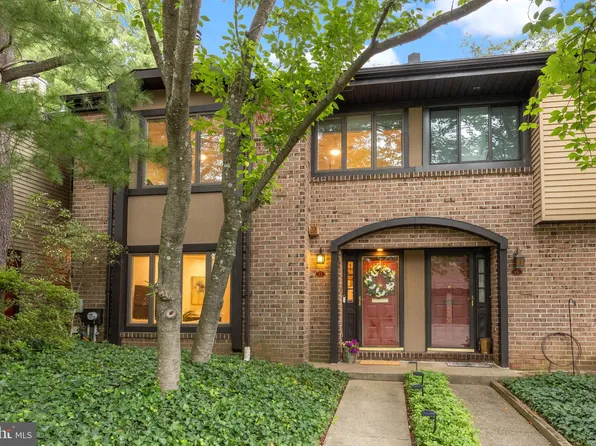 13 Colchester Pl, Newtown, PA 18940