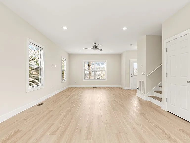 8 Thurland Ave — Photo 13