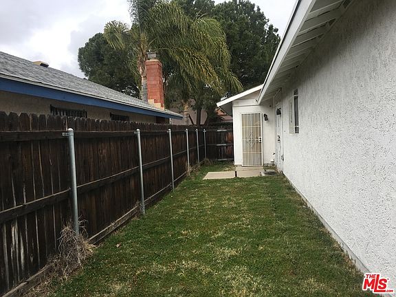 4th image of 25305 Hemlock Ave
