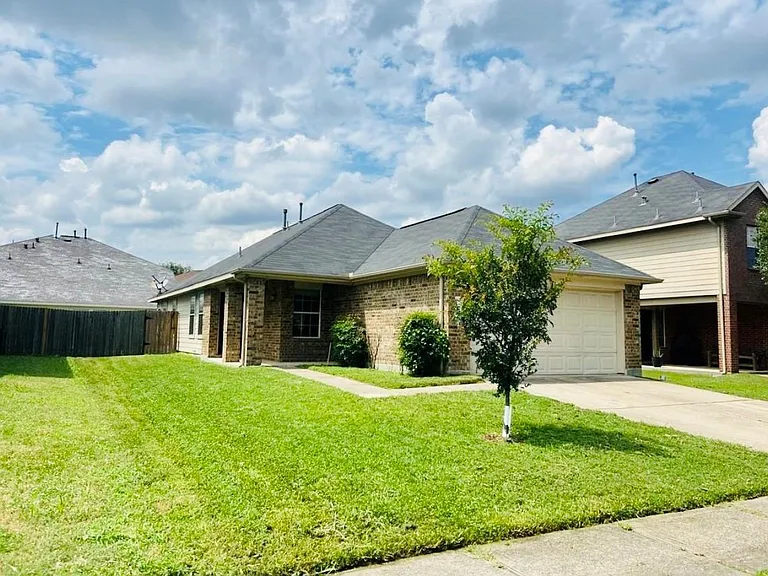 3415 Maris Way — Photo 3