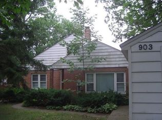 903 Woodland Ter, Valparaiso, IN 46383
