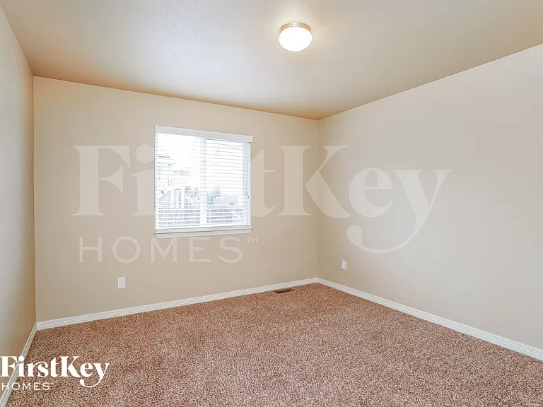 7724 Landover Ln — Photo 10