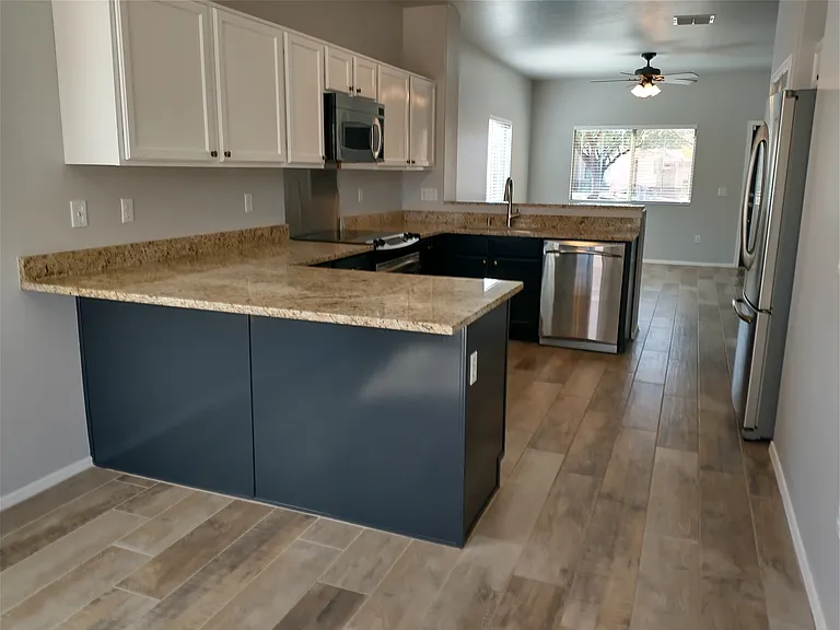 8348 N Wind Swept Ln — Photo 2