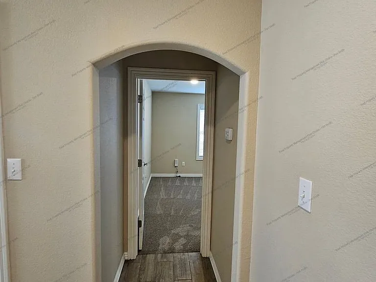6615 Leightyn Ln — Photo 8