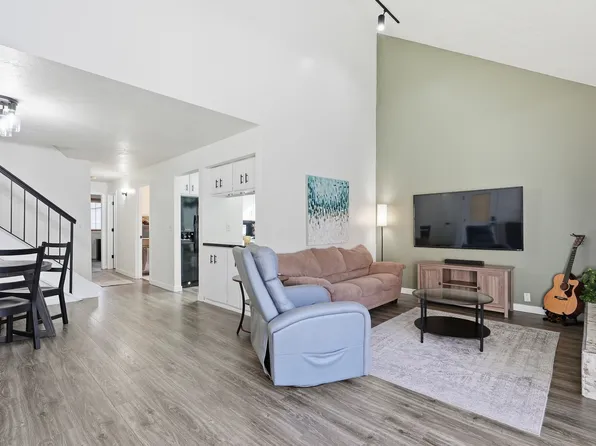 8109 S Cottonwood Hills Cir, Sandy, UT 84094