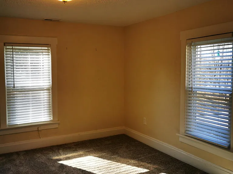 438 W Maple St #1/2 — Photo 1