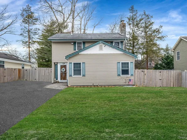 126 Wauwepex Trail, Ridge, NY 11961