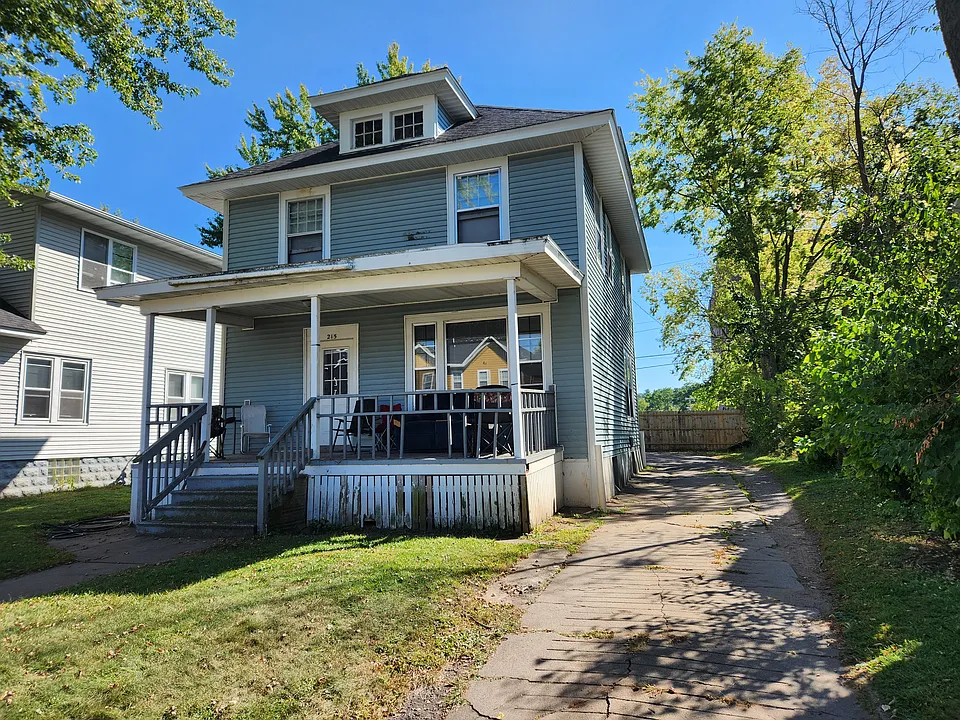 215 Chippewa St