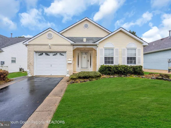 190 Canterbury Ln, Toms River, NJ 08757