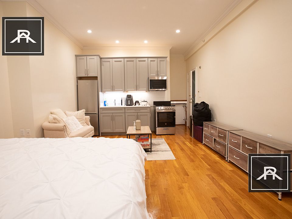2nd image of 903 Beacon St #4