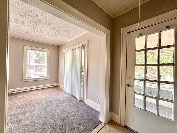 2nd image of 39 Iona Ave APT 2