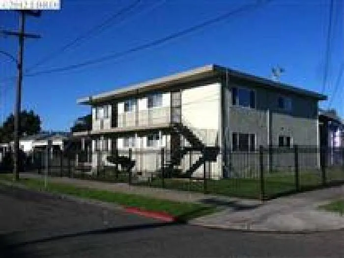 8334 A St photo 1