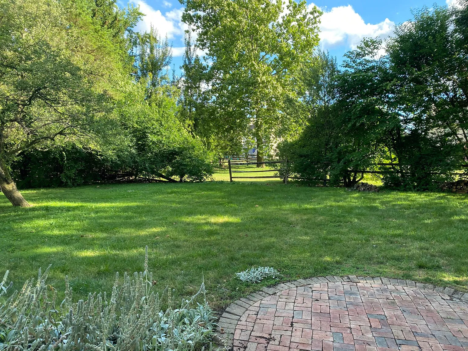 3 bed, 2.5 bath, 2052 sqft, $2,799 — Photo 2