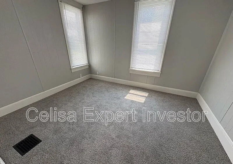 4 bed, 1.0 bath, 1350 sqft, $1,350 — Photo 4