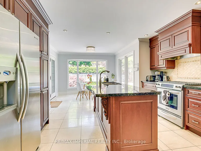 1511 Greenridge Cir — Photo 16
