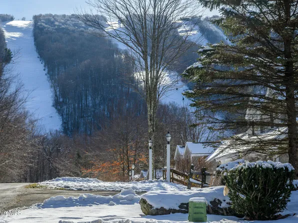 9341 Mountainside Dr, Lanesborough, MA 01237