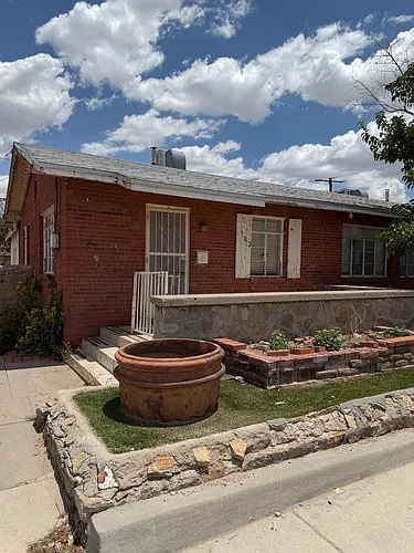 1102 Huckleberry St Photo 1