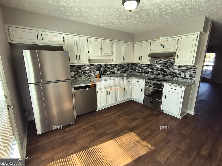 102 Peachtree Ct — Photo 3