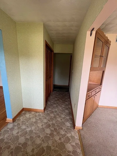 3 bed, 1.5 bath, 2576 sqft, $1,600 — Photo 2
