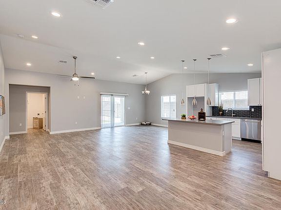 2nd image of 5511 W Sunnyslope Ln