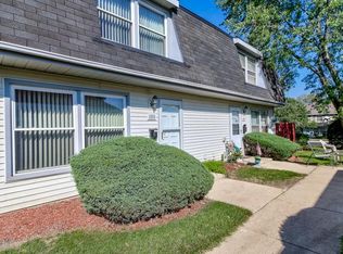 1688 Queensbury Cir, Hoffman Estates, IL 60169