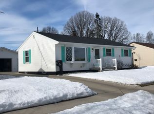 806 S 35th St, Manitowoc, WI 54220