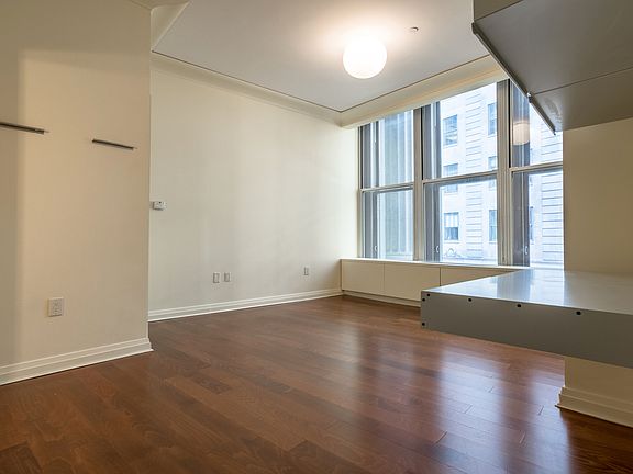 4th image of 55 Wall St APT 552