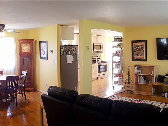 3rd image of 812 S Jean Dr