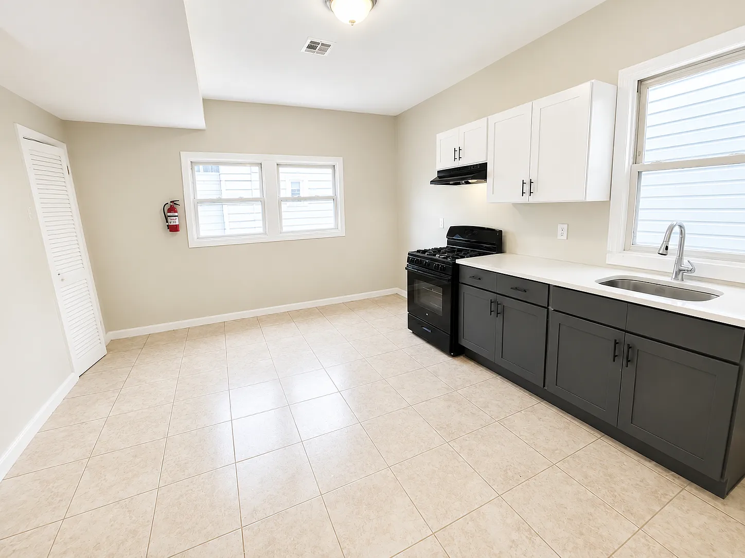 3 bed, 1200 sqft, $2,095 — Photo 2