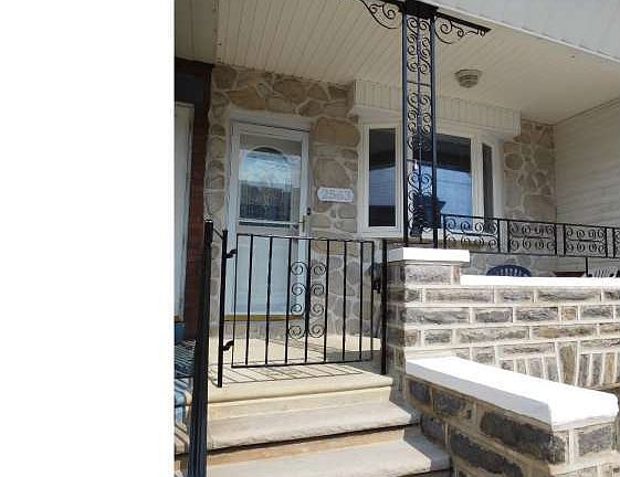 2nd image of 2563 E Ontario St