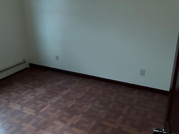4th image of 471 Essex St #3