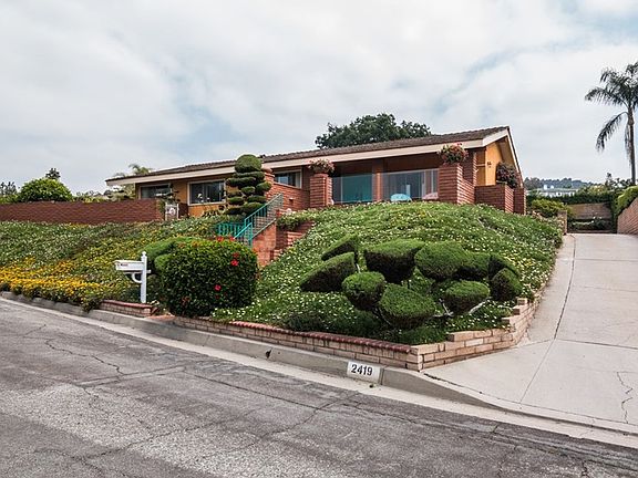 2nd image of 2419 Crescent View Dr