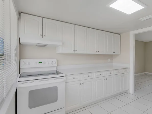 2927 SE 15th Pl APT 4, Cape Coral, FL 33904